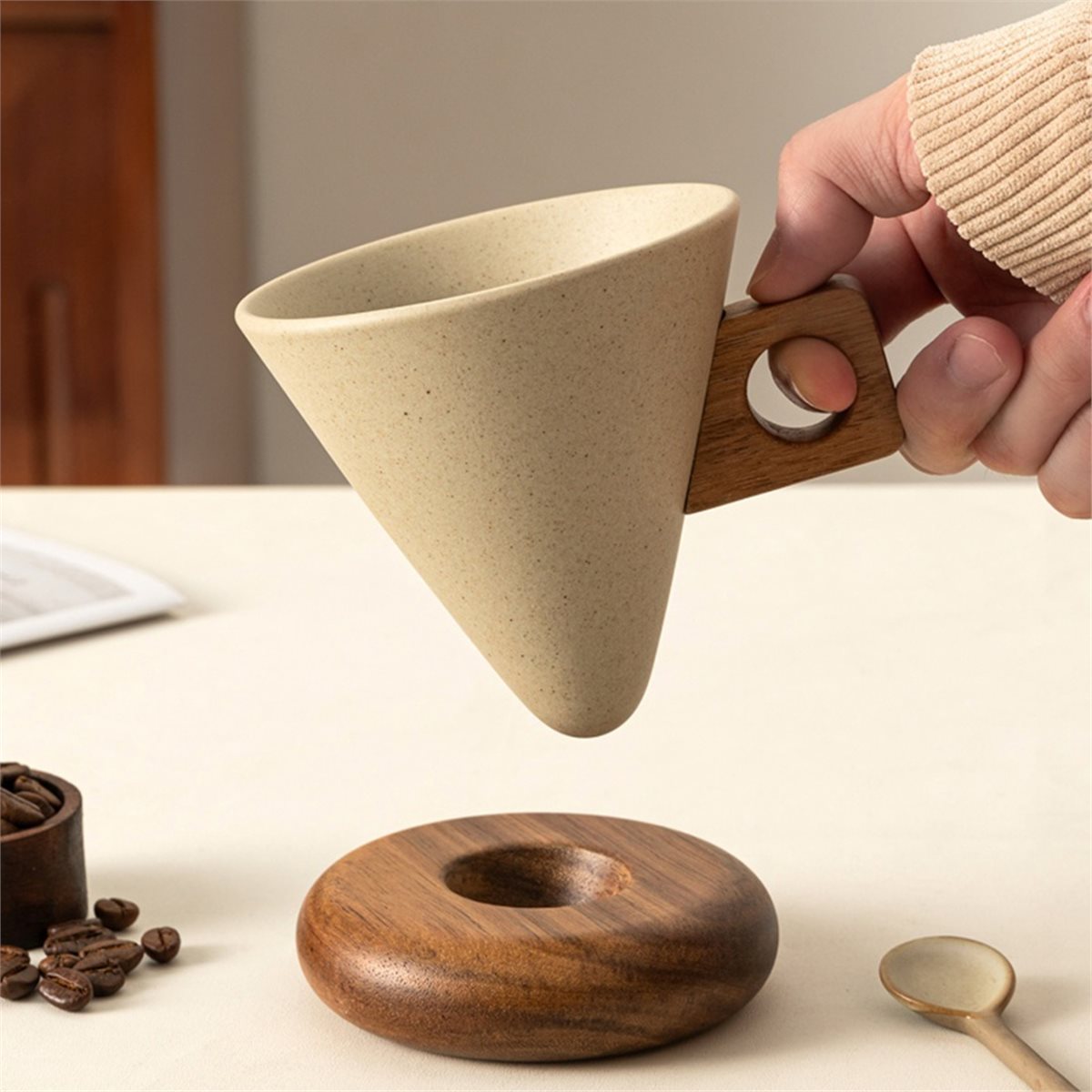 Keramische koffiekop & houten  - Tea & Coffee Kent recensie en prijs